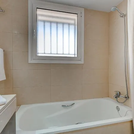 Modern With Large Terrasse, Bbq, Fast Wifi, 2 Pools Appartement