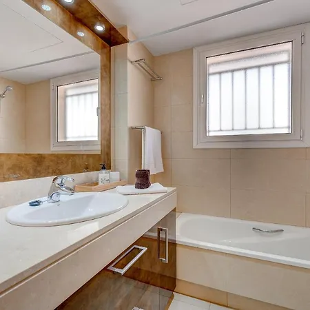 Appartement Modern With Large Terrasse, Bbq, Fast Wifi, 2 Pools