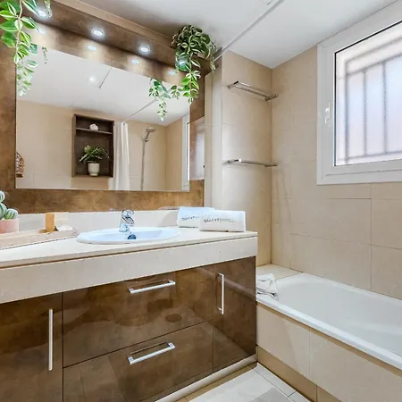 Modern With Large Terrasse, Bbq, Fast Wifi, 2 Pools Apartment