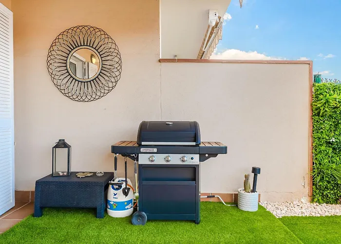 Апартаменты Modern With Large Terrasse, Bbq, Fast Wifi, 2 Pools